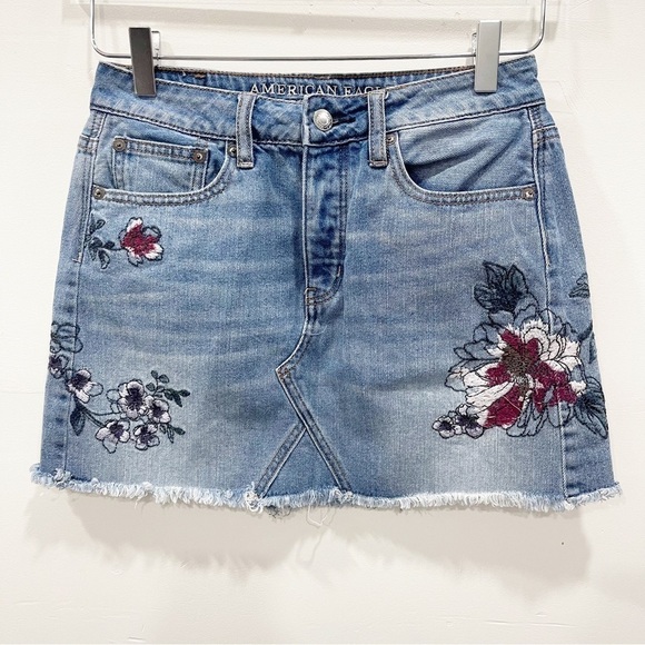 American Eagle Y2K Floral Embroidered High Waist Denim Skirt Size 0 - Picture 1 of 10
